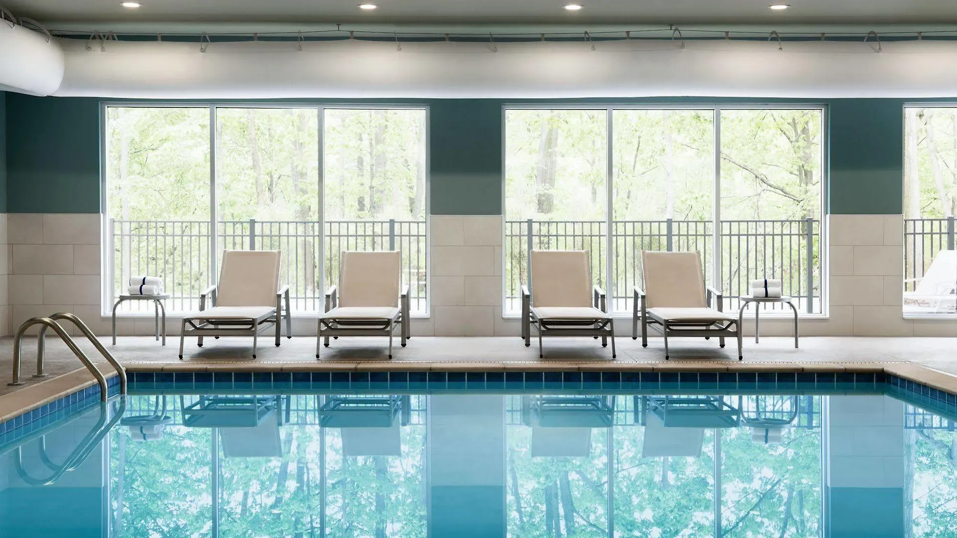 Holiday Inn Express & Suites - Columbus Airport East By Ihg
