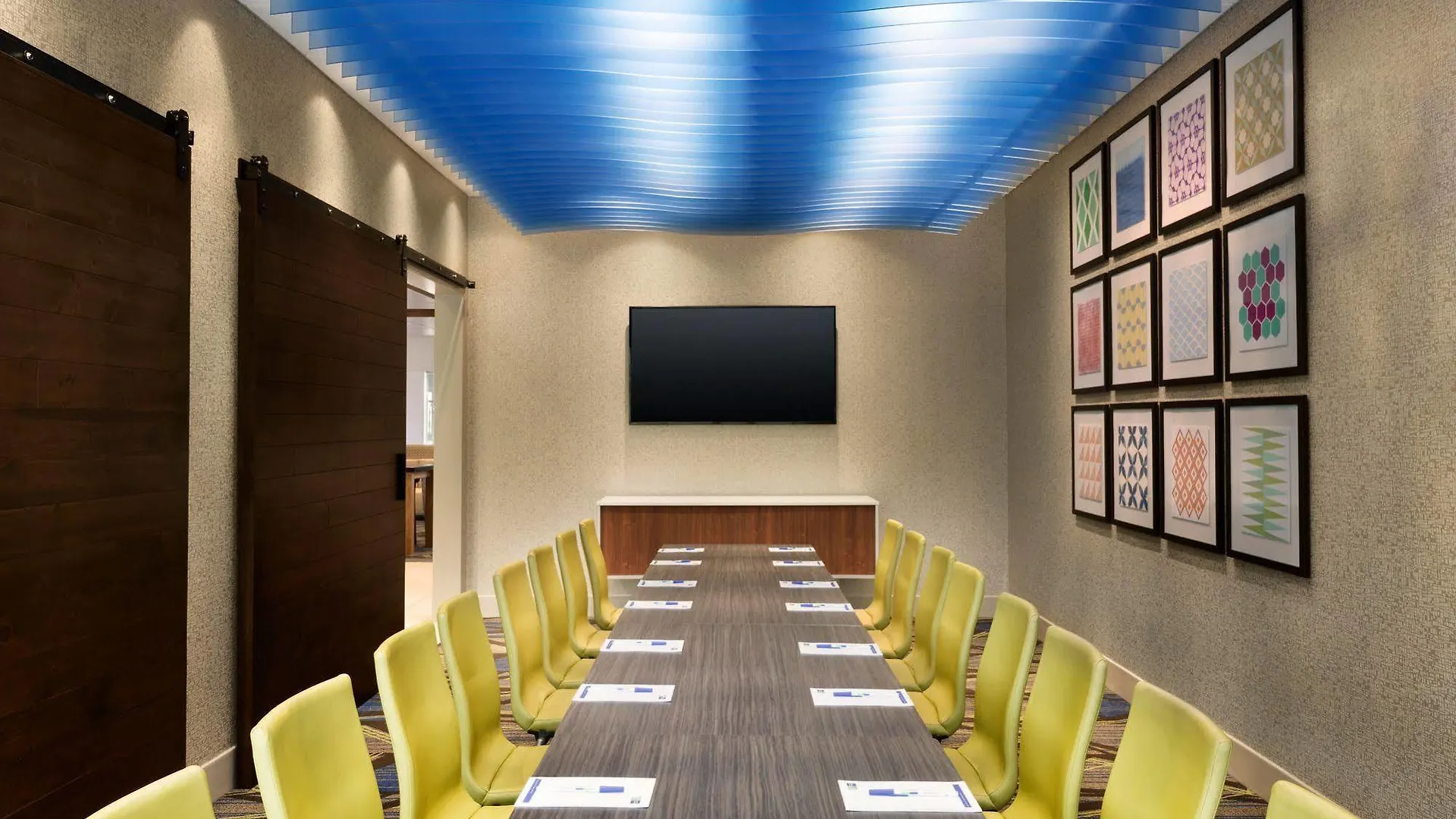 Holiday Inn Express & Suites - Columbus Airport East By Ihg Hotel